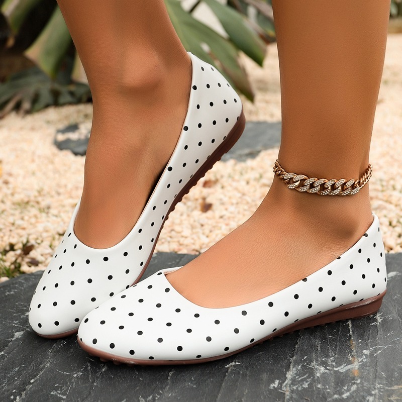 Loafer Flat Women - รองเท้าส้นเตี้ยสีขาวลายจุดสำหรับผู้หญิง หัวกลม ส้นเตี้ย 1.5 ซม. พื้นนุ่ม