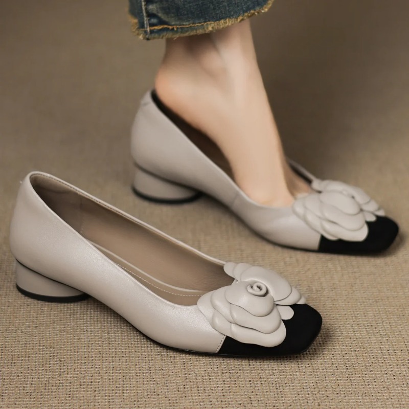 Women Shoes Size - รองเท้าส้นสูงแบบสวมสำหรับผู้หญิงไซส์ใหญ่ 34-41 ผลิตจากหนังแกะผสมสี ตกแต่งลายดอกไม้ สไตล์ OL