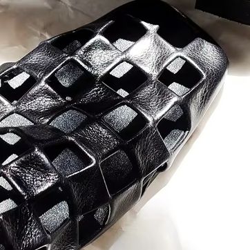 Loafer Flat Women - รองเท้าแตะส้นแบนสีดำสำหรับผู้หญิง รุ่น 2026 หัวเหลี่ยม ดีไซน์โปร่งลายสาน สวมใส่ง่าย