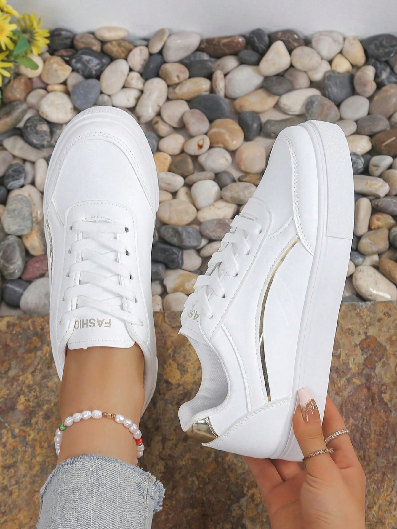 รองเท้าผ้าใบผู้หญิงสีขาวแบบลำล - Women'S Shoes Hey Dude บทวิจารณ์และราคา